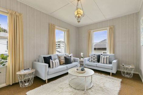 Photo of property in 25 Newman Terrace, Thorndon, Wellington, 6011