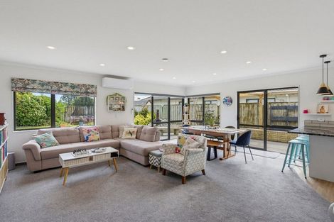 Photo of property in 166 Milne Drive, Paraparaumu, 5032