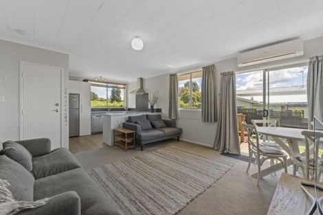 Photo of property in 11 Besley Place, Acacia Bay, Taupo, 3330