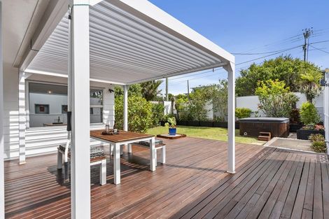 Photo of property in 1/67 Gulf View Road, Murrays Bay, Auckland, 0630