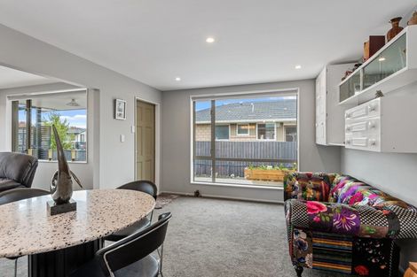 Photo of property in 6 Farnborough Street, Aranui, Christchurch, 8061