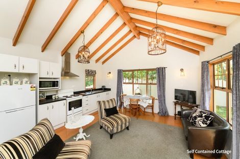 Photo of property in 5 Waicola Drive, Fitzherbert, Palmerston North, 4471