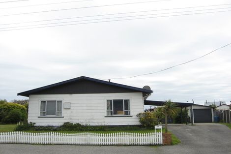 Photo of property in 29 Pakington Street, Westport, 7825
