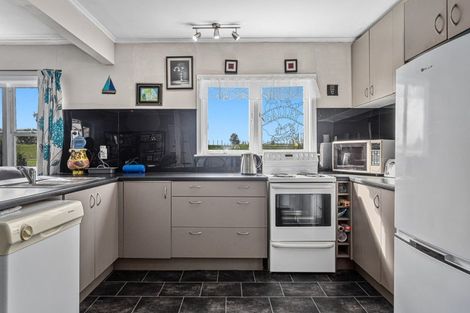 Photo of property in 46 College Road, Edgecumbe, 3120