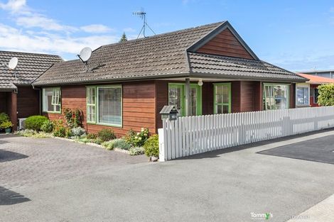 Photo of property in 165c Queens Drive, Lyall Bay, Wellington, 6022
