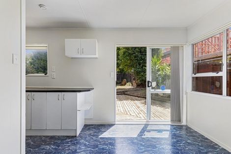 Photo of property in 4 Buisson Glade, West Harbour, Auckland, 0618