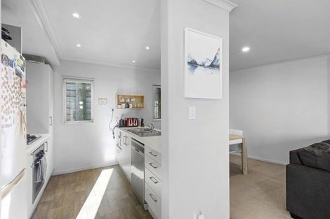 Photo of property in 8/16 Black Rock Road, Newlands, Wellington, 6037