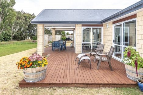 Photo of property in 6 Attrill Place, Tawhero, Whanganui, 4501