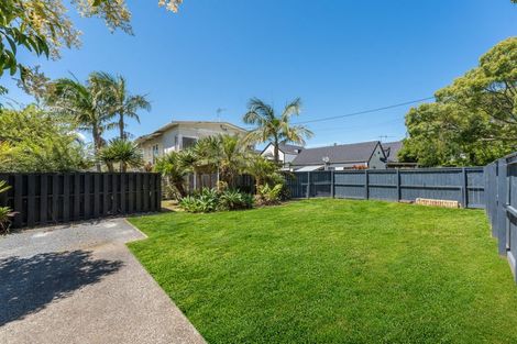 Photo of property in 9 Koromiko Street, New Lynn, Auckland, 0600