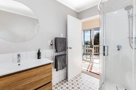 Photo of property in 18 Leeward Drive, Whitby, Porirua, 5024