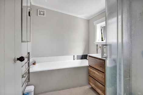 Photo of property in 15 High Street, Eltham, 4322