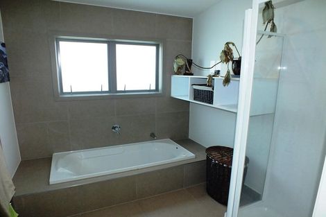 Photo of property in 118 Taupata Way, Matarangi, Whitianga, 3592