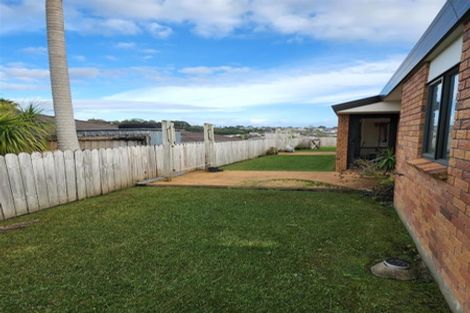 Photo of property in 9/169 Sturges Road, Henderson, Auckland, 0612