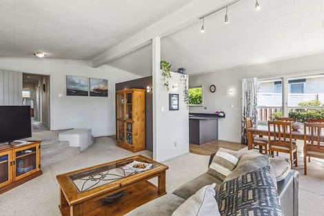 Photo of property in 11 Teoti Street, Paraparaumu Beach, Paraparaumu, 5032