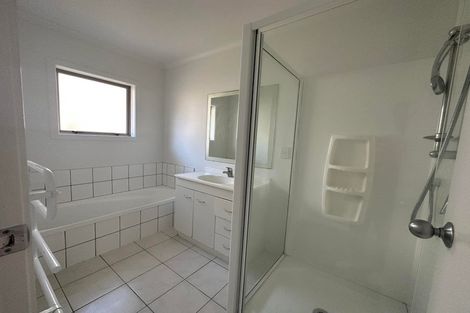 Photo of property in 35 King Charles Drive, Kingsley Heights, Upper Hutt, 5018