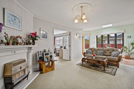 Photo of property in 17 Waddington Drive, Naenae, Lower Hutt, 5011