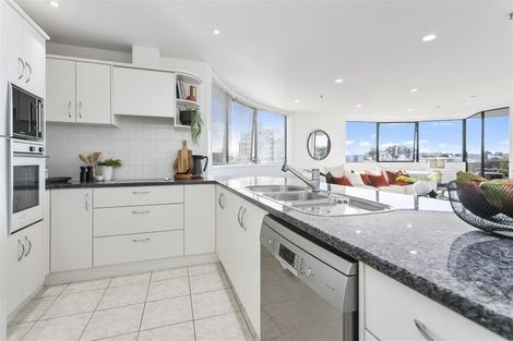 Photo of property in 4a/175 Hurstmere Road, Takapuna, Auckland, 0622