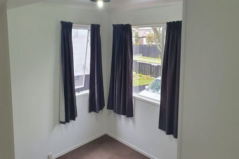 Photo of property in 19 Becker Drive, Weymouth, Auckland, 2103