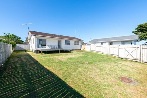 Photo of property in 1/15 Frobisher Way, Clendon Park, Auckland, 2103