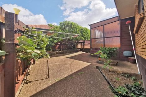 Photo of property in 2/9 Billabong Place, Botany Downs, Auckland, 2010