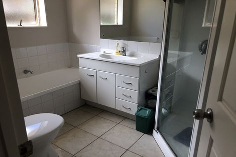 Photo of property in 8 Parkcrest Drive, Henderson, Auckland, 0612