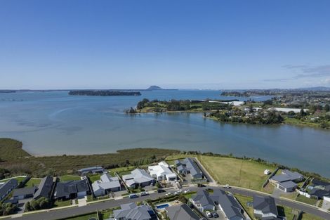 Photo of property in Waterview Estate, 53/4 Greystone Place, Omokoroa, 3114