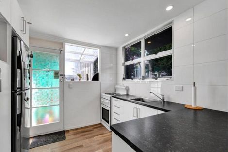 Photo of property in 1/58 Paynters Avenue, Strandon, New Plymouth, 4312