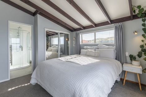 Photo of property in 1 Haunui Way, Pukerua Bay, 5026