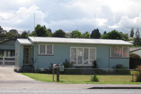Photo of property in 1/81 Godley Road, Green Bay, Auckland, 0604