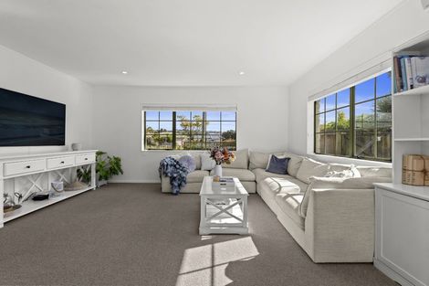 Photo of property in 22 Lakeside Drive, Orewa, 0931