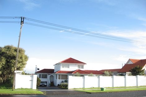 Photo of property in 64 Mellons Bay Road, Mellons Bay, Auckland, 2014
