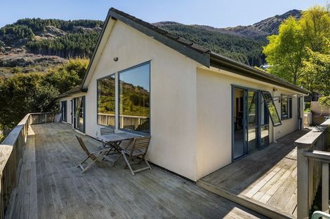 Photo of property in 5 Williams Street, Sunshine Bay, Queenstown, 9300