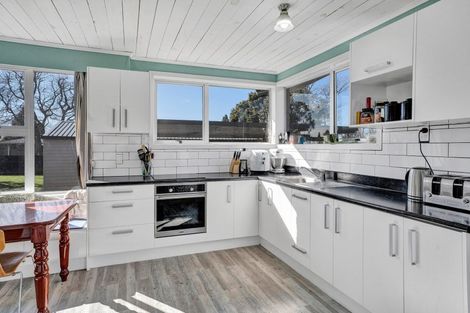 Photo of property in 6 Kowhai Street, Inglewood, 4330