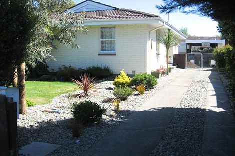 Photo of property in 122 Northcote Road, Northcote, Christchurch, 8052
