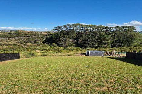 Photo of property in 38 Paparahi Place, Wainui, 0992