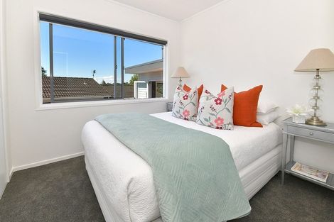 Photo of property in 13 Woodcote Drive, Glenfield, Auckland, 0629