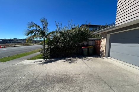 Photo of property in 23 Kerrykeel Drive, Flat Bush, Auckland, 2019