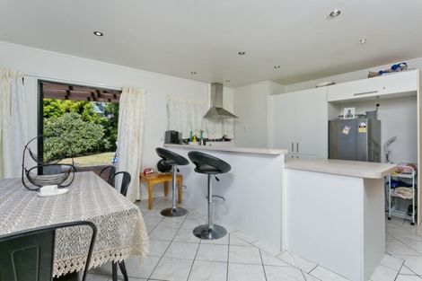 Photo of property in 10 Camilla Grove, Totara Vale, Auckland, 0629