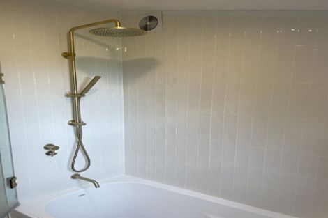 Photo of property in 60 Kauri Point Road, Laingholm, Auckland, 0604