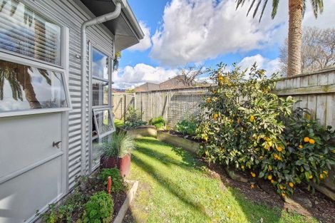 Photo of property in 6 The Oaks, Awapuni, Palmerston North, 4412