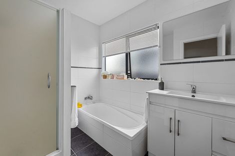 Photo of property in 108 Clovelly Road, Bucklands Beach, Auckland, 2012