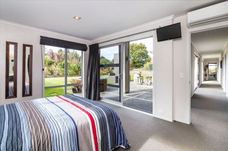 Photo of property in 27 Loch Views Road, Acacia Bay, Taupo, 3385