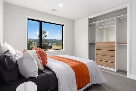 Photo of property in 16 Rotorua Grove, Aotea, Porirua, 5024