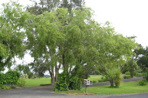 Photo of property in 155 Tawa Road, Kumeu, 0891