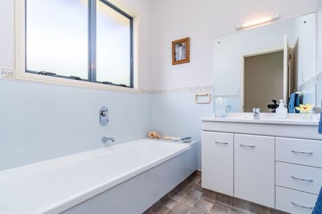 Photo of property in 6 Regent Street, Whakapirau, Maungaturoto, 0583