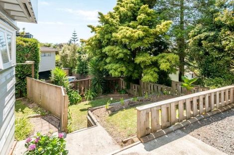 Photo of property in 2/21 Malters Place, Browns Bay, Auckland, 0630