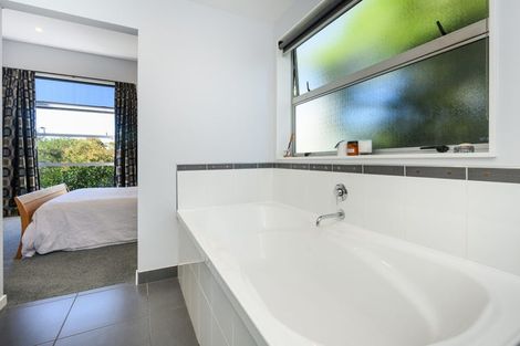 Photo of property in 1 Kensington Mews, Hokowhitu, Palmerston North, 4410