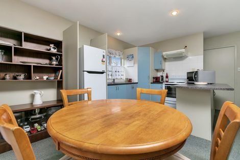 Photo of property in 2/218 Sunnynook Road, Totara Vale, Auckland, 0627