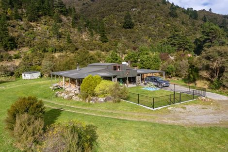 Photo of property in 944 Mangatarere Valley Road, West Taratahi, Carterton, 5791