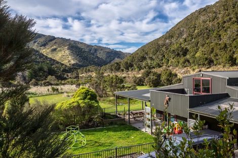 Photo of property in 944 Mangatarere Valley Road, West Taratahi, Carterton, 5791